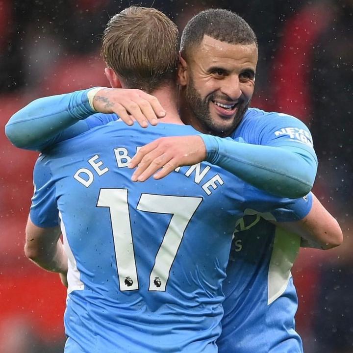 德甲生涯第10次戴帽，凯恩赛后将比赛用球带走收藏（凯恩德甲第10次上演帽子戏法，赛后带走比赛用球留作纪念）