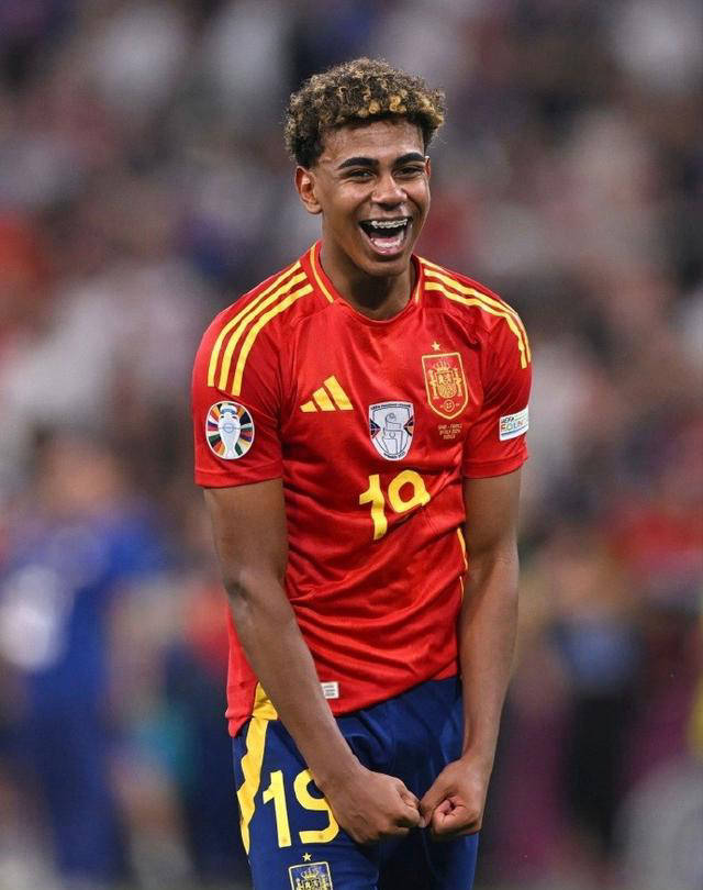 米体：罗马想冬窗租借齐尔克泽，若晋级欧冠会自动触发买断（米体：罗马计划冬窗租借齐尔克泽，若进欧冠将自动触发买断条款）