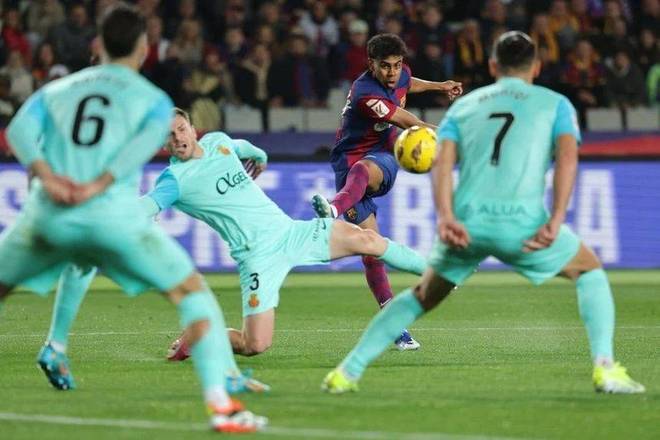 湖人生涯最强一战！斯玛特狂轰8记三分砍26分创赛季新高（湖人生涯代表作！斯玛特轰进8记三分狂砍26分，刷新赛季新高）